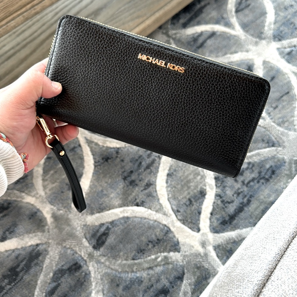 Michael Kors Black Zipper Wallet